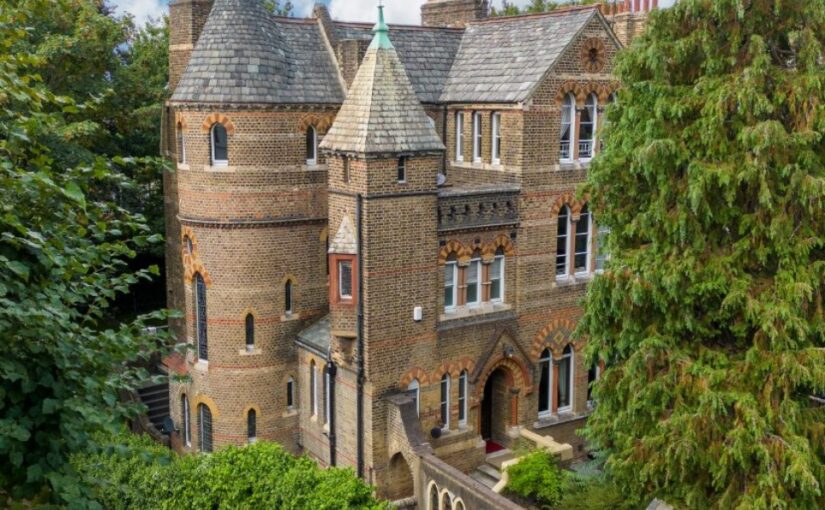 Puoi affittare un castello gotico ad Hampstead!